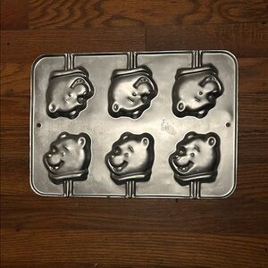 Winnie the Pooh bear candy cake mold